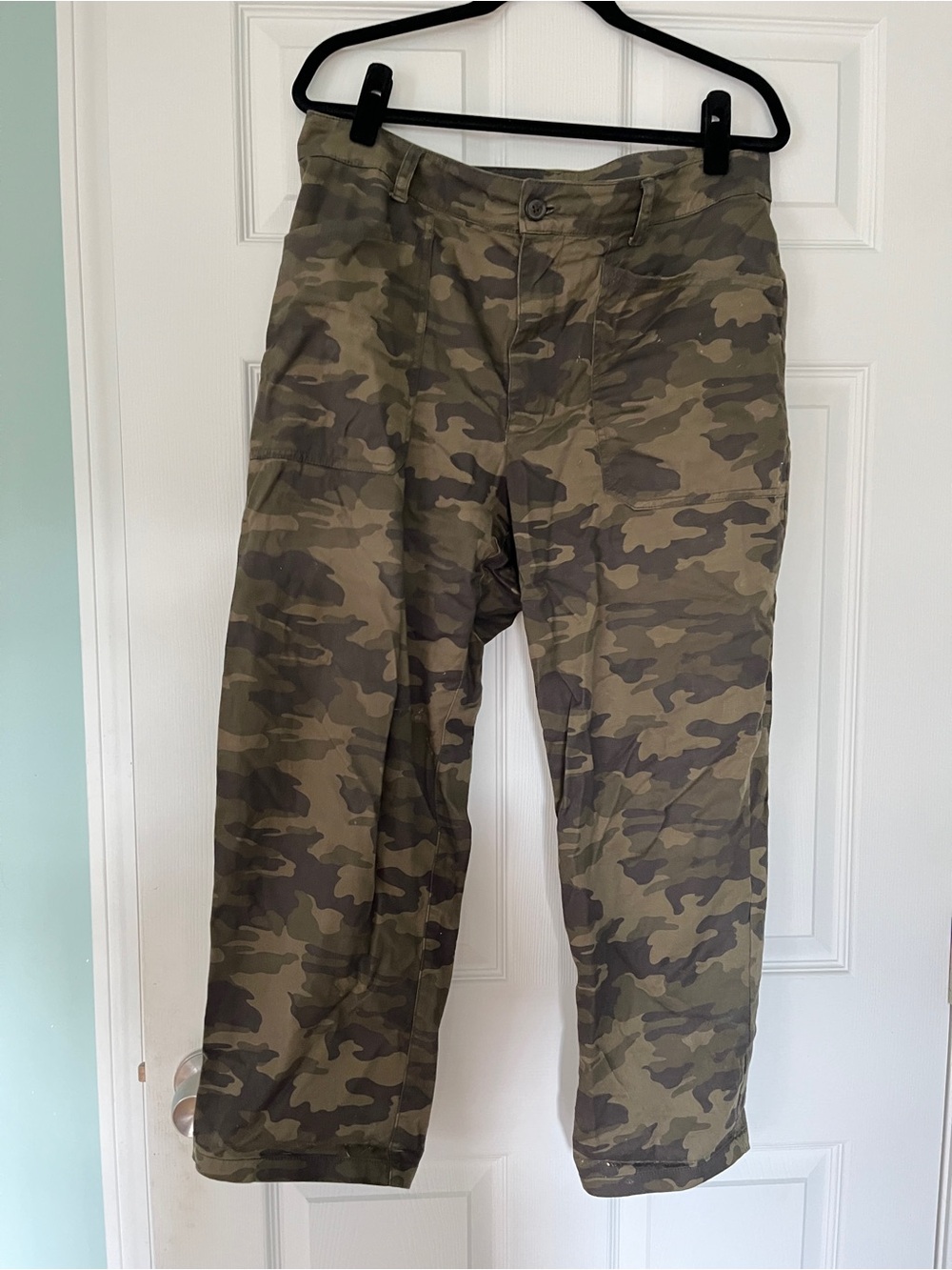 Universal Thread womens  Camo Cargo Pants in Olive and Khaki sz14